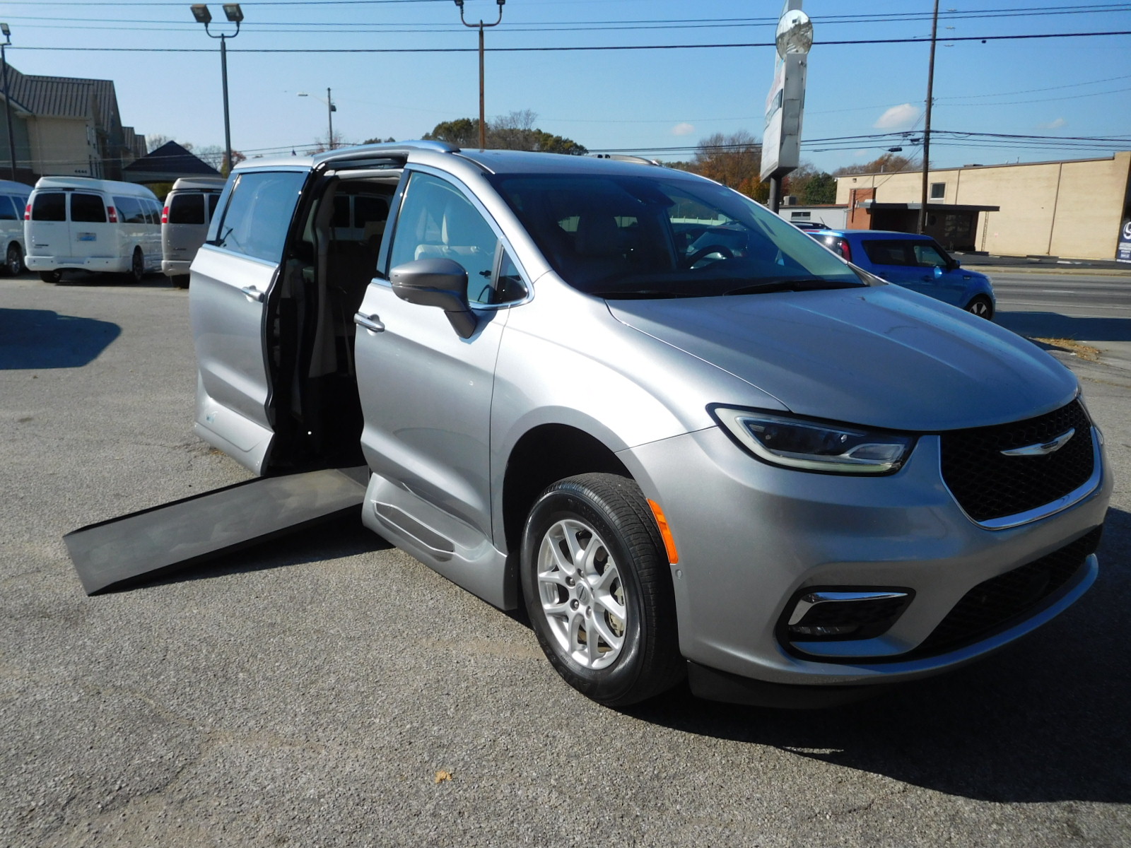 21 Chrysler Pacifica VMI wheelchair van