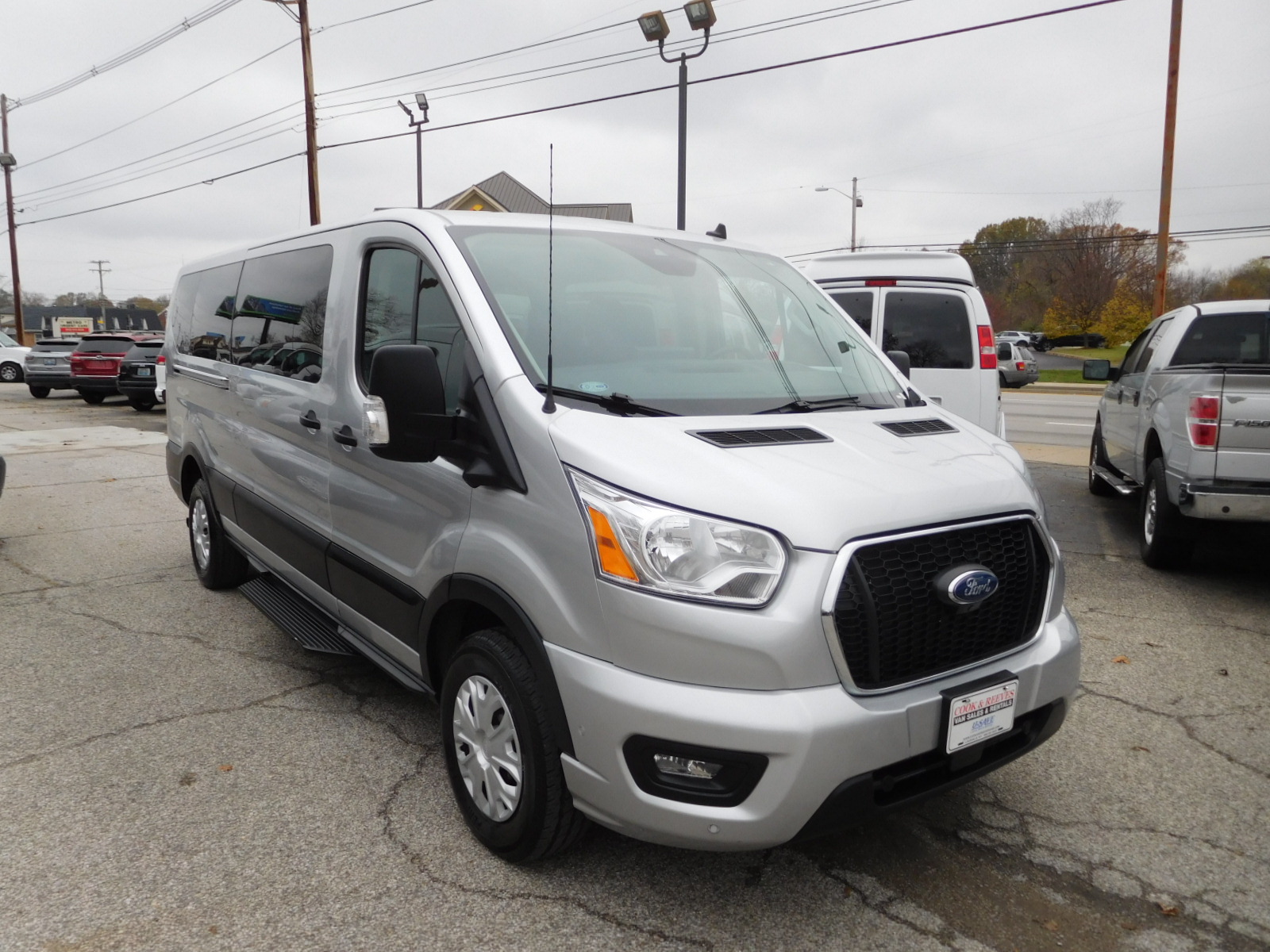 22 Ford Transit XLT 15 passenger