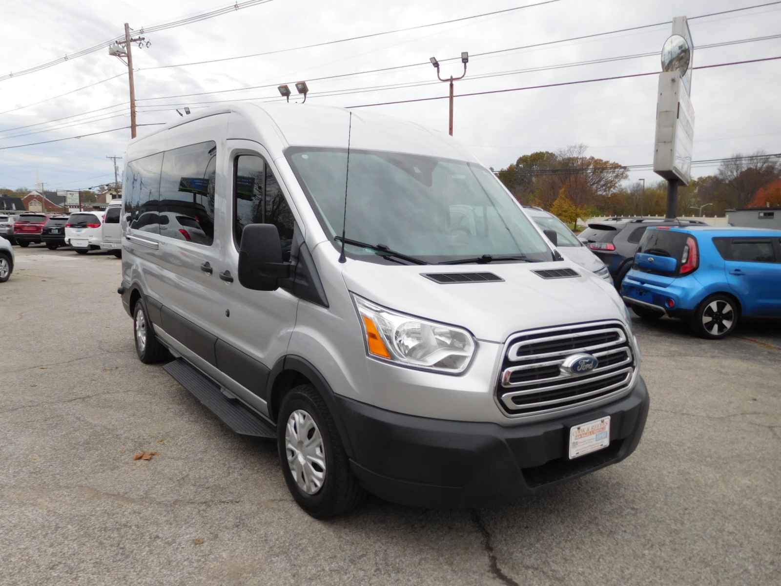 18 Ford Transit T-350 Medium Roof 15 passenger