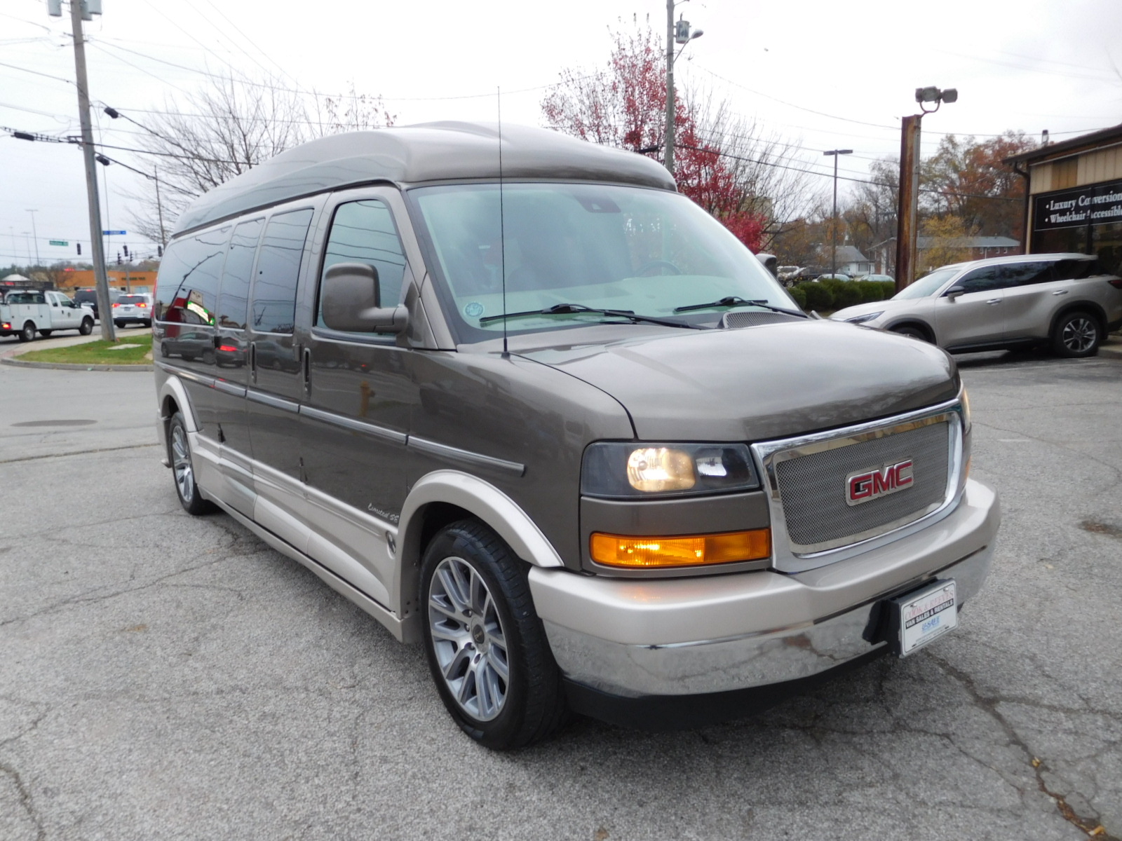 20 GMC Savana 9 passenger Explorer Limited SE